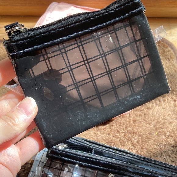 Bundle of assorted toiletry bags - Picture 9 of 14